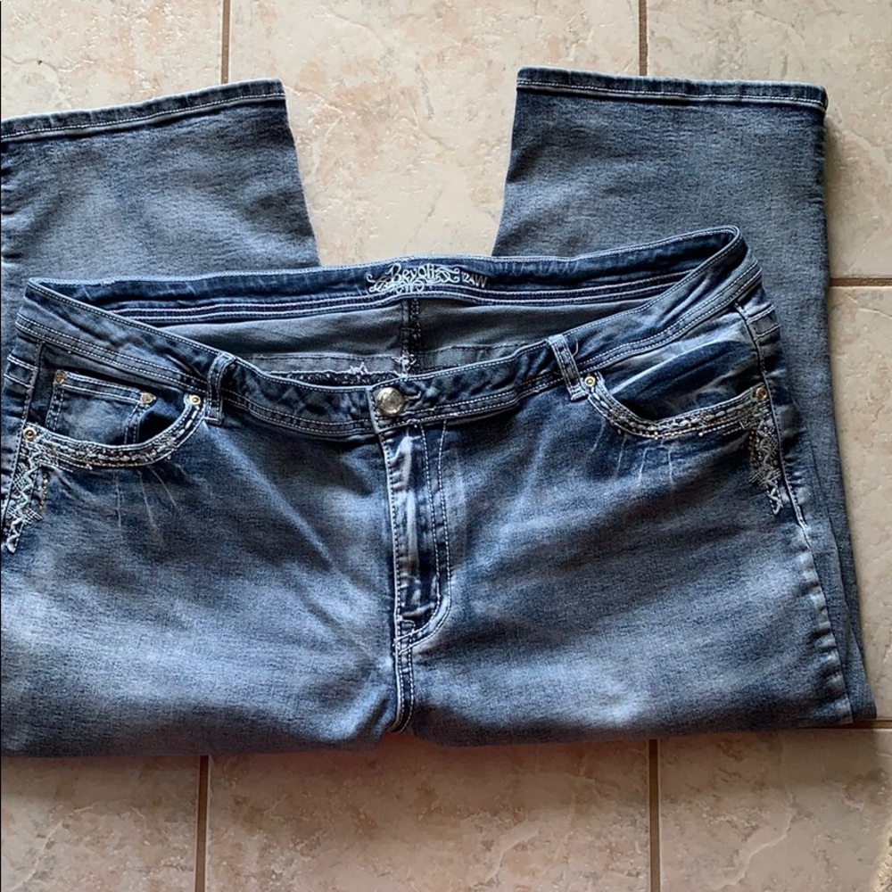 Revolt Capris - Picture 3 of 7